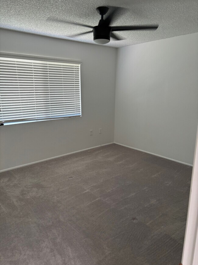 Building Photo - 10915 W Thunderbird Blvd