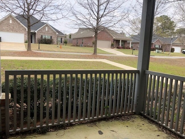 Building Photo - Southern Edge Condo - Close to Campus