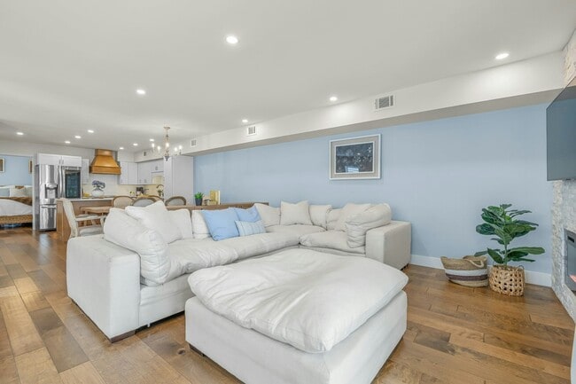 Building Photo - 3203 Page Ave