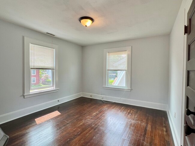 Building Photo - 36 Lindsley Pl