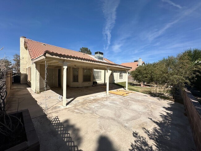 Building Photo - Great location. 4 bedroom single story Las Vegas home for rent.