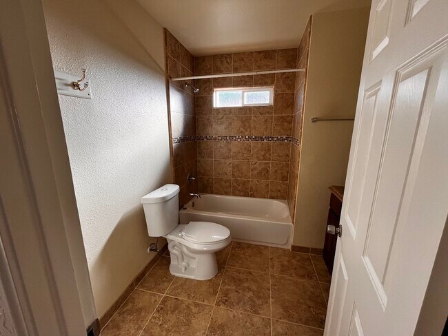 Building Photo - 143 Katherine Ave