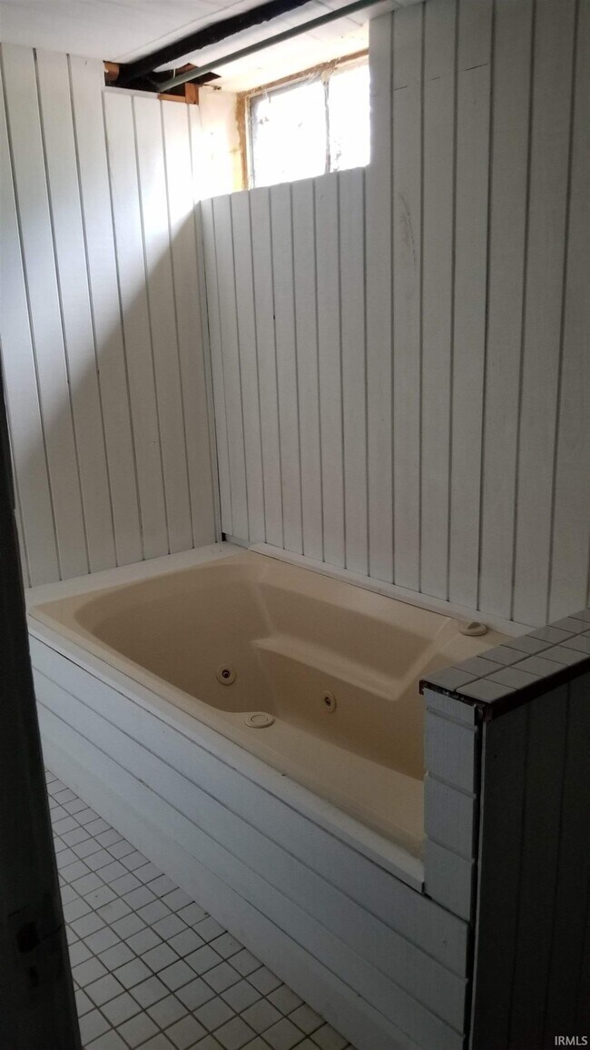 Building Photo - 1025 Hillcrest Rd