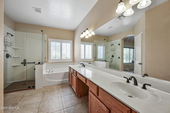 Building Photo - 12818 W Mulberry Dr