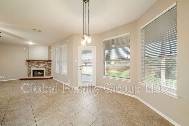 Building Photo - 2624 Cloverbrook Ln