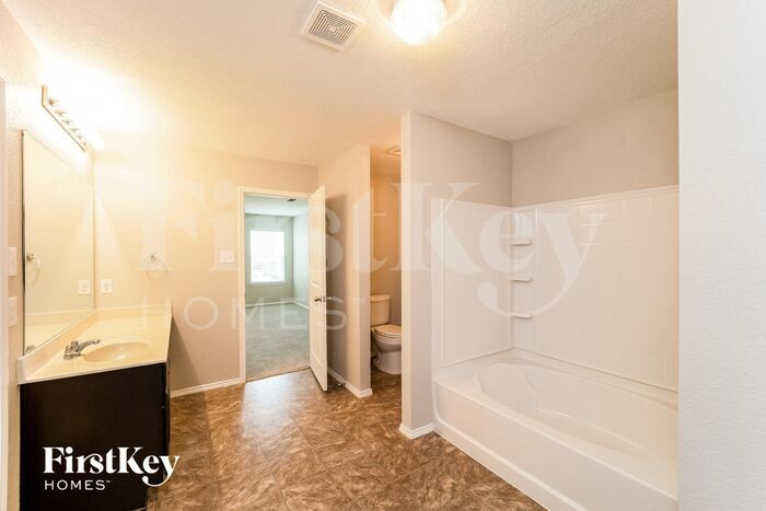 Building Photo - 9233 Benevolent Ct