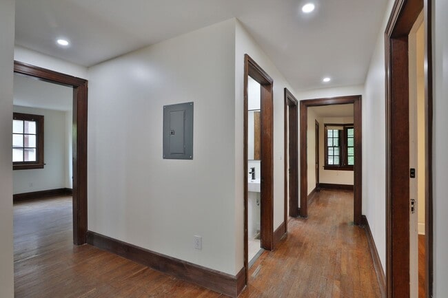 Building Photo - 2104 Iuka Ave