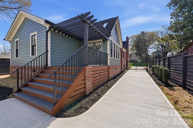 Building Photo - 1838 Merriman Ave