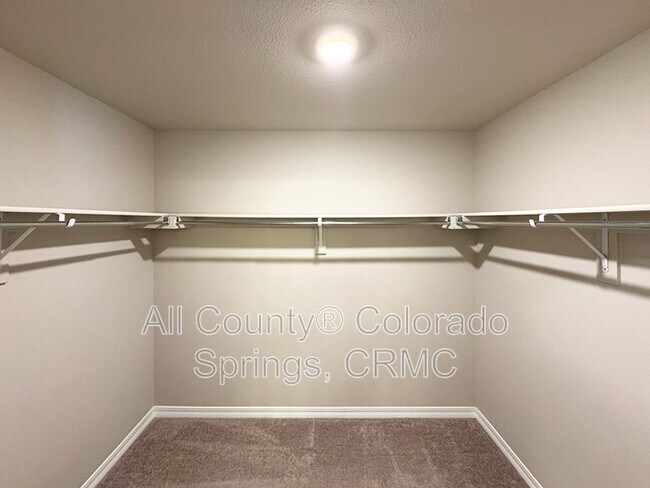 Building Photo - 5975 Mumford Dr.