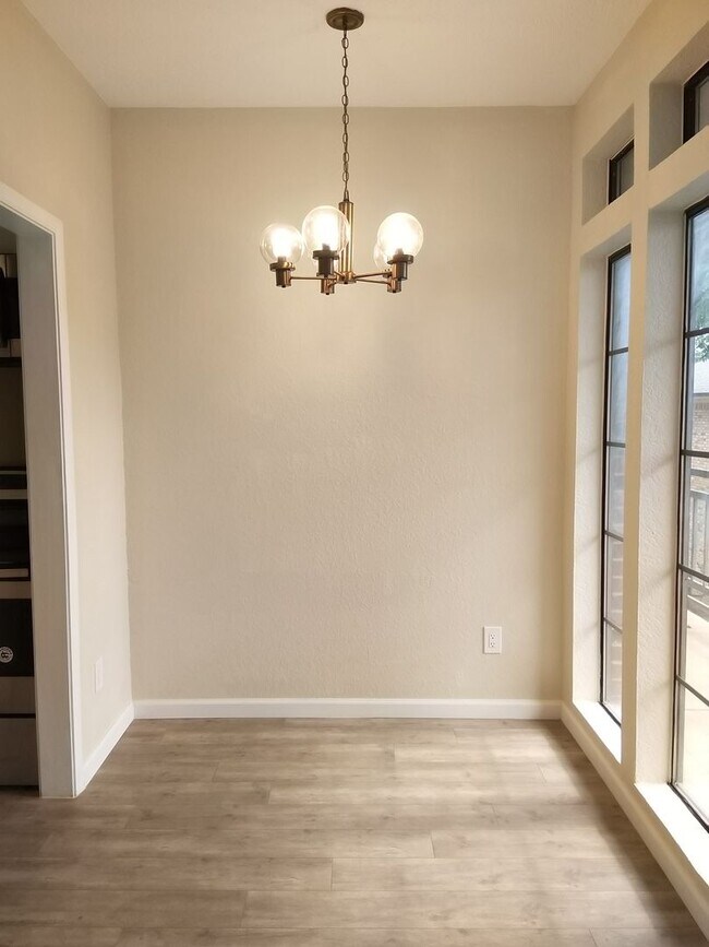 Building Photo - Must see! 1 Bed 1 Bath Condo in Lakewood Village!