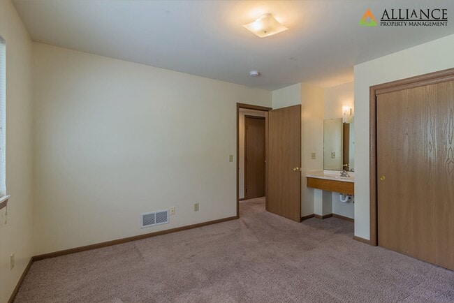 Building Photo - 928 Moro St