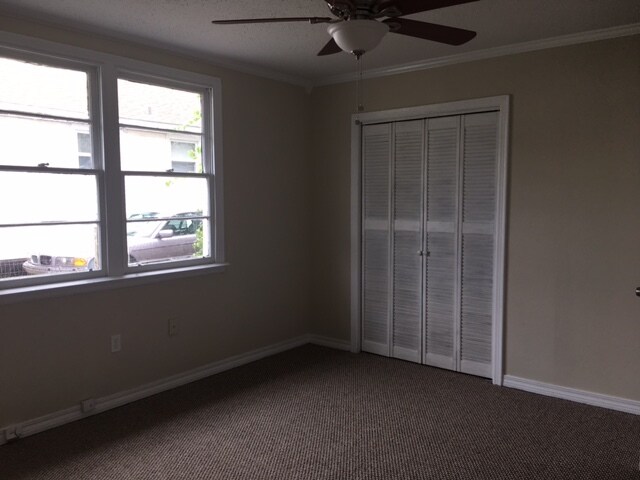 Building Photo - 5017 Oak Dr