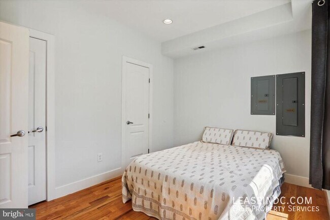 Building Photo - 515 N Street NW-#2