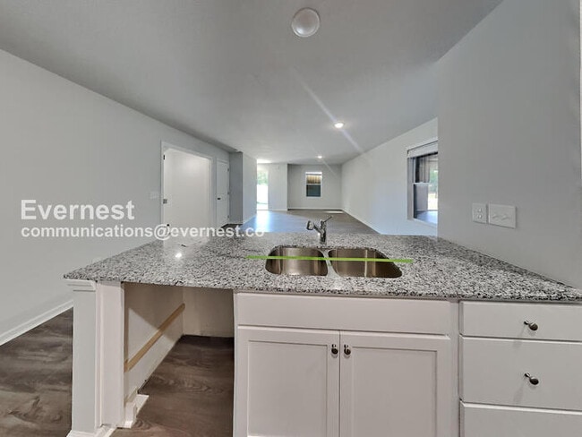 Building Photo - Limited Time Special Offer! / 3 Bed, 2.5 Bath Home with Modern Amenities / Pet-Friendly / Availab...