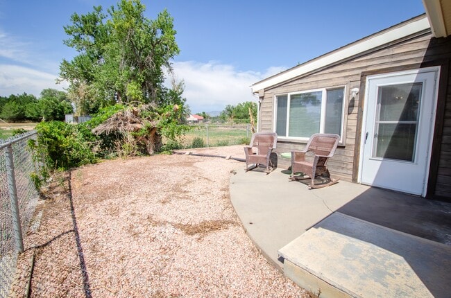 Building Photo - 215 Hillcrest Pl