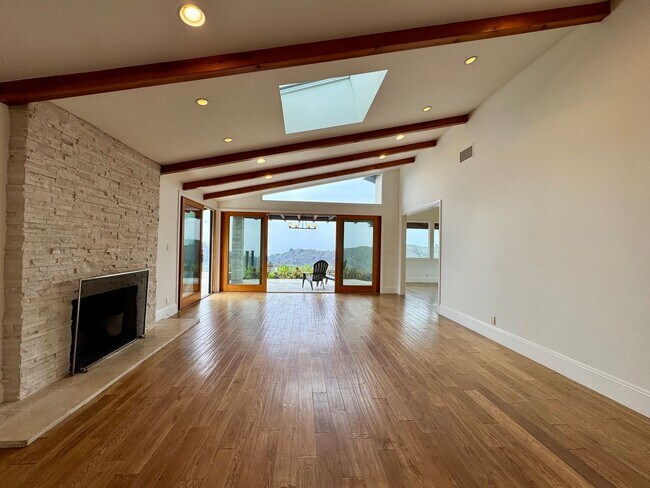 Building Photo - Magnificent views! Completely Private! One...