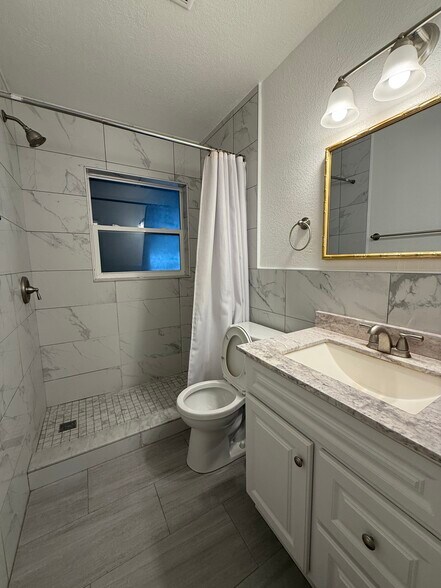 Building Photo - 403 S Orion Ave