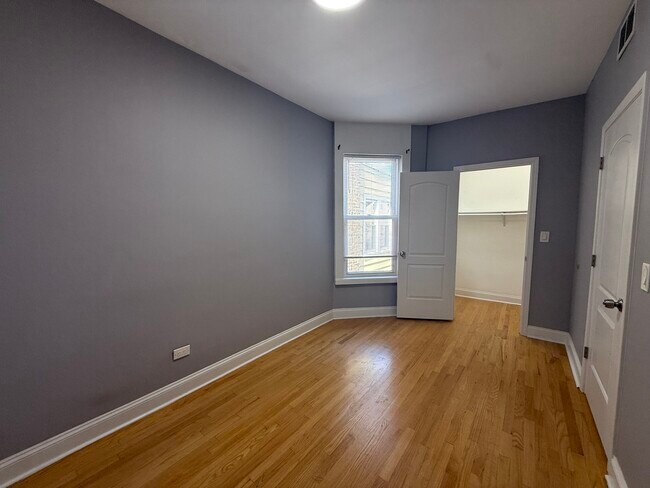 Building Photo - 2449 N Ridgeway Ave