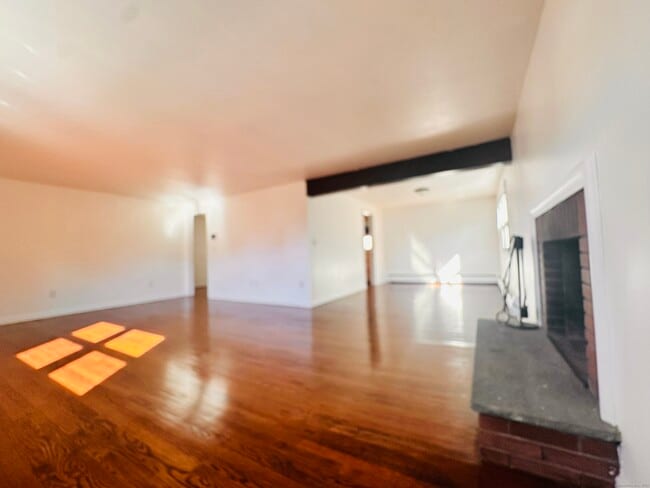 Building Photo - 266 Linwood St