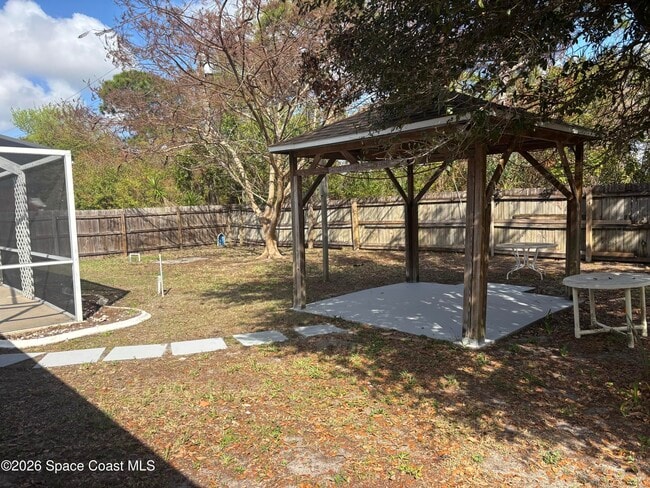 Building Photo - 443 Collings St SE