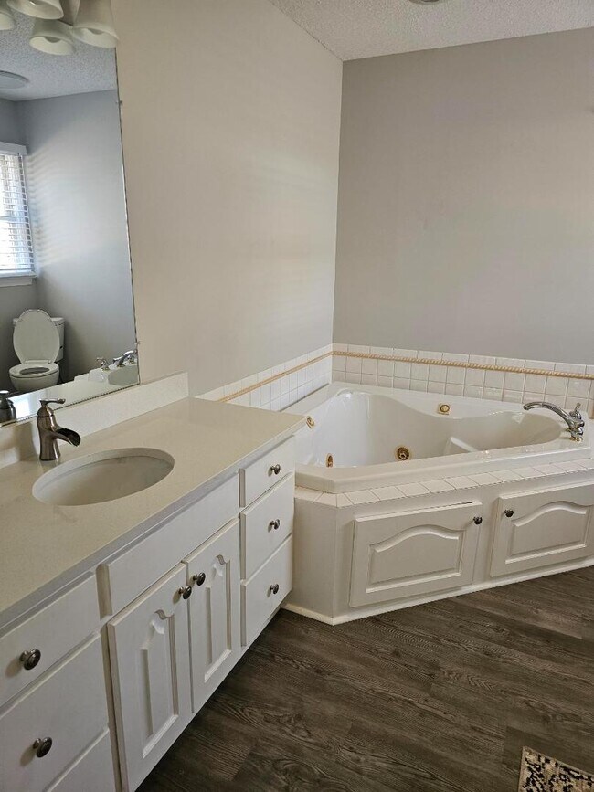 Building Photo - 134 Rolling Dr