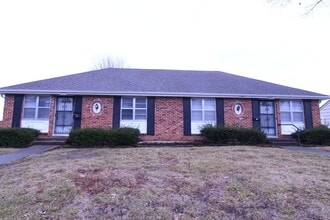 Building Photo - February FREE On This 2 Bedroom 1 Bath Duplex In Overland Park