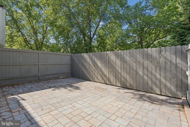 Building Photo - 911 Chanticleer
