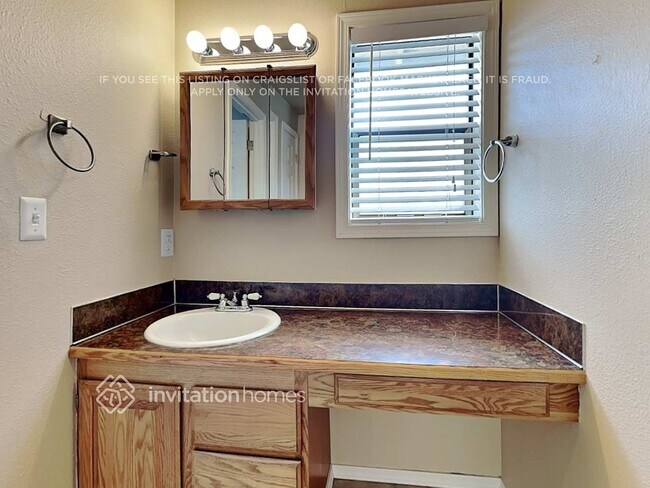 Building Photo - 926 S Magnolia Ln