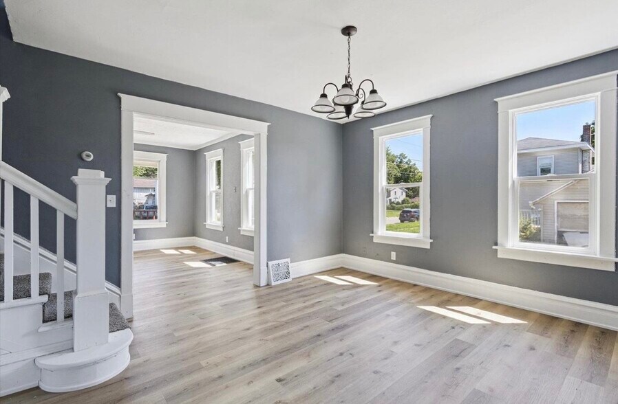 Building Photo - 1115 Laurel Ave