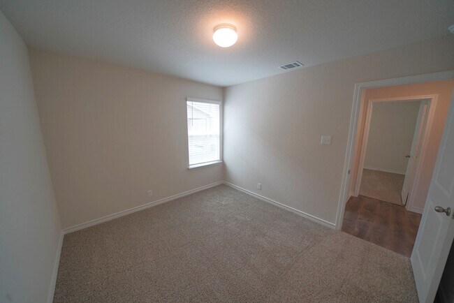 Building Photo - Newly Built Home in Red River Ranch Neighborhood of Cibolo, TX Realtor Commission: $500