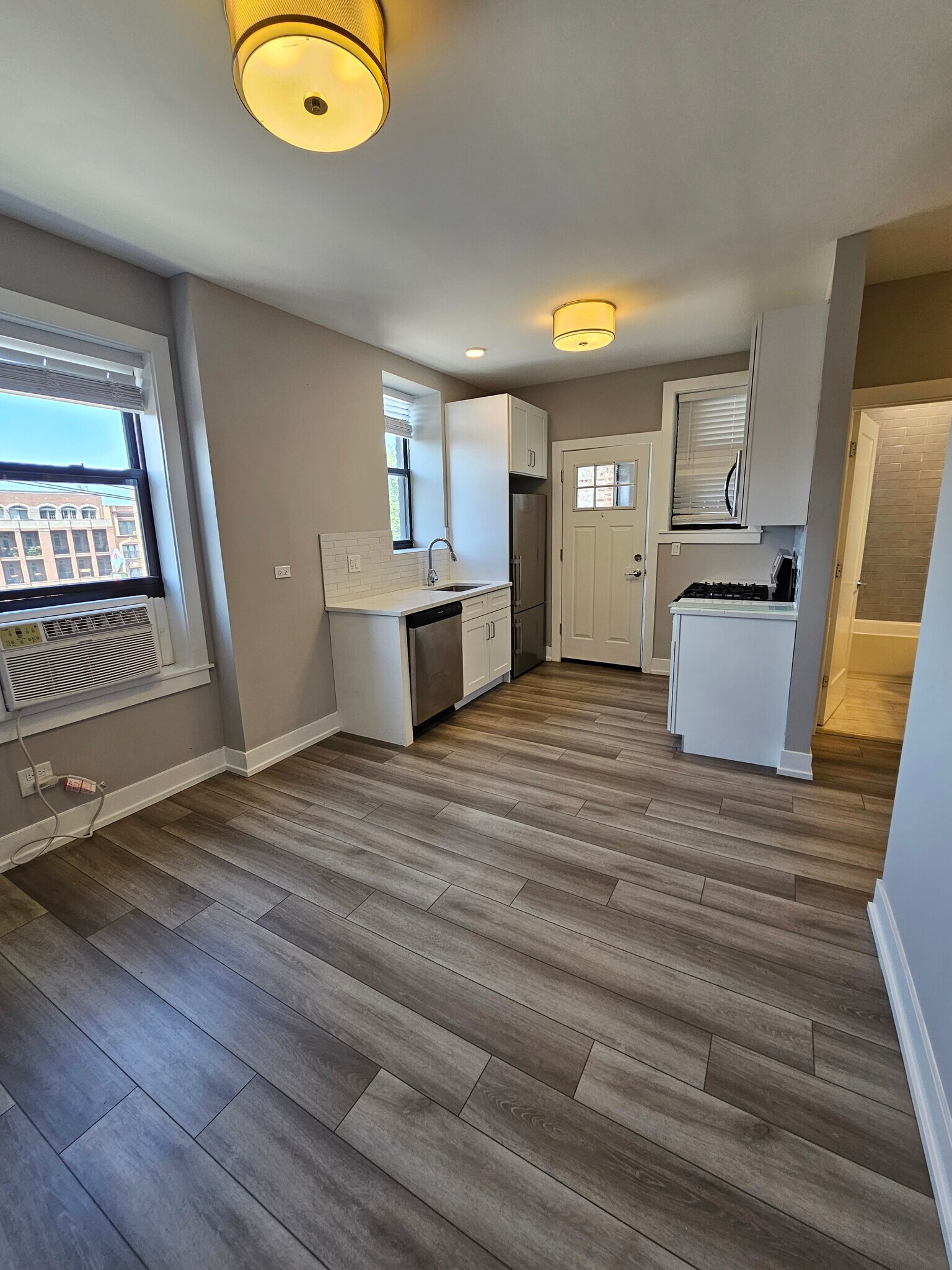 Building Photo - 3931 N Janssen Ave