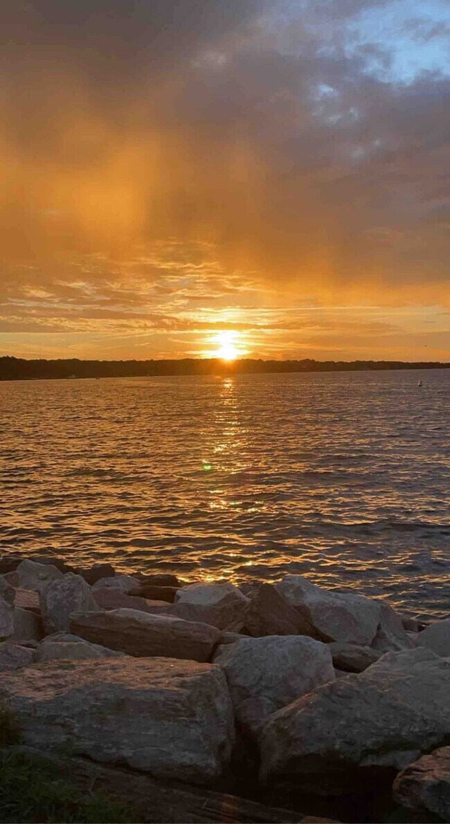 Building Photo - 14386 Calvert St