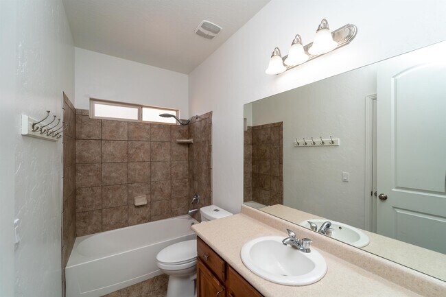 Building Photo - 1210 W Indian Hills Dr