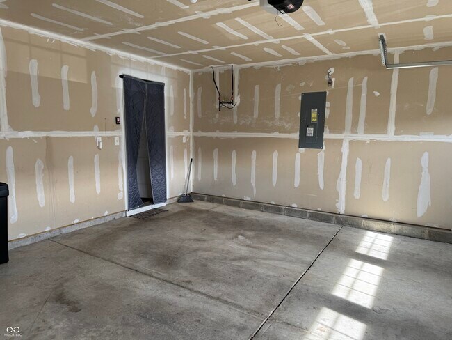 Building Photo - 830 McArthur Dr