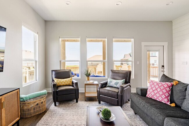 Building Photo - 804 1/2 Johnson Crawford Circle-SI ID1264805P