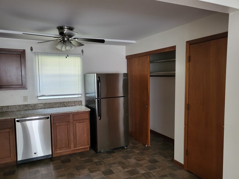 Kitchen - 1271 Hunter Ave