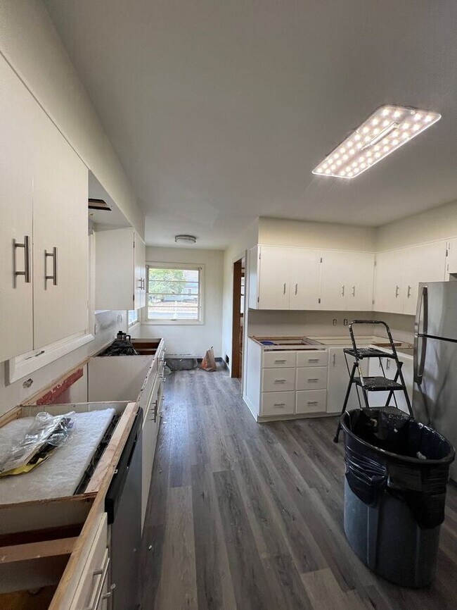 Building Photo - Reserve Now: Spacious, Newly Renovated 5-B...