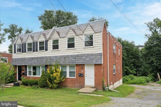 Building Photo - 421 W Jefferson St