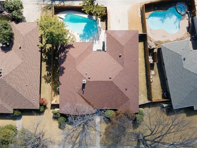 Building Photo - 2212 Parkhaven Dr