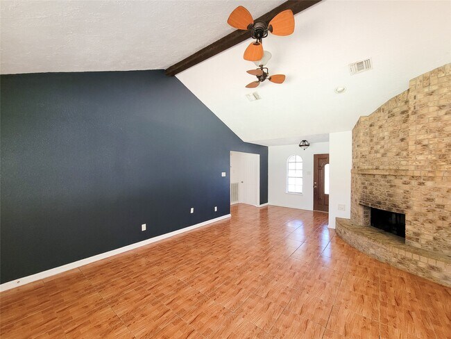 Building Photo - 409 S Travis
