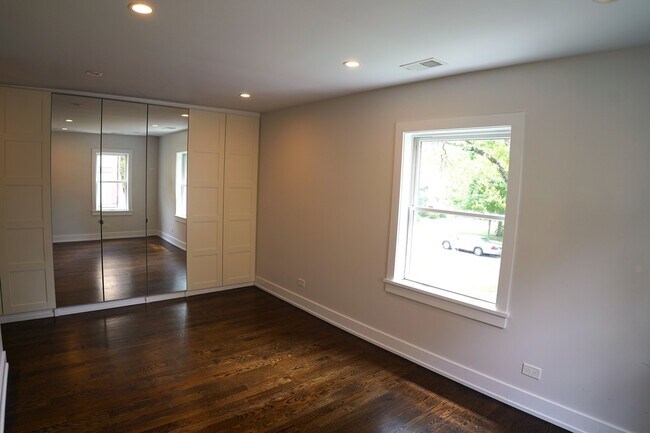 Building Photo - 148 Maple Ave