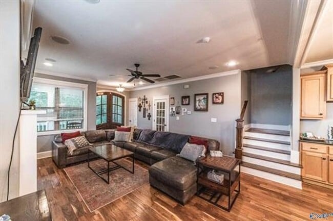 Building Photo - 1716 NE Wellman Ave