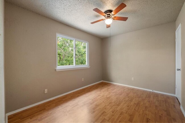 Building Photo - 1016 Peggotty Pl