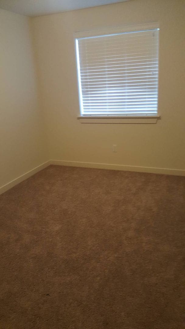 Building Photo - New carpet! Single Story Home with Fully Fenced Yard & Close to Shopping/Restaurants!