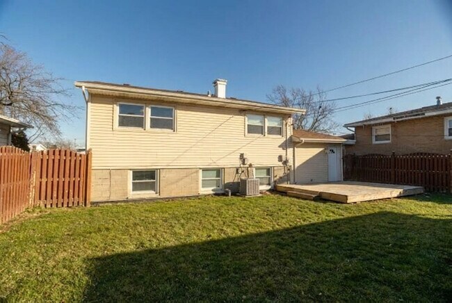 Building Photo - 382 Chappel Ave