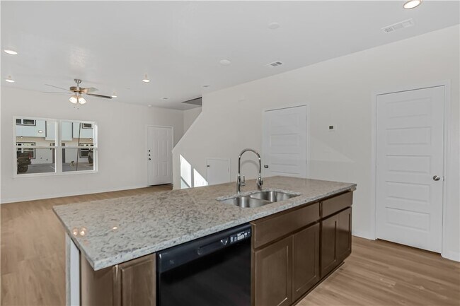 Building Photo - 601 W 24th St