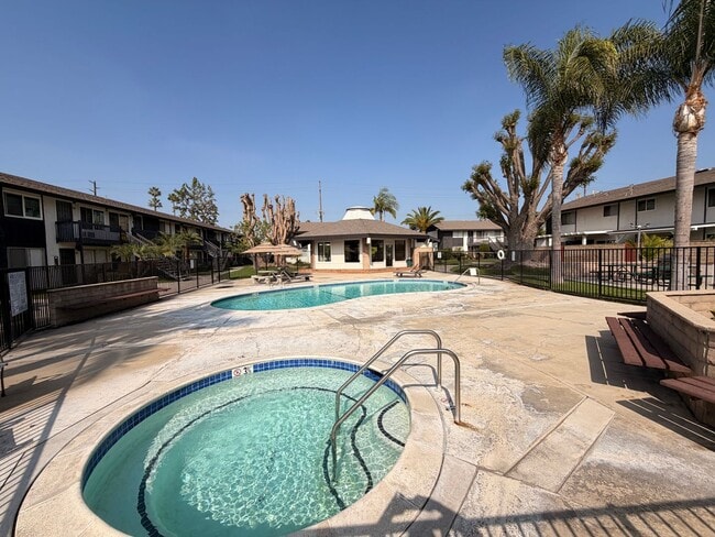 Building Photo - Remodeled 1 Bedroom, 1 Bathroom Stanton Condo For Rent w/ Parking!