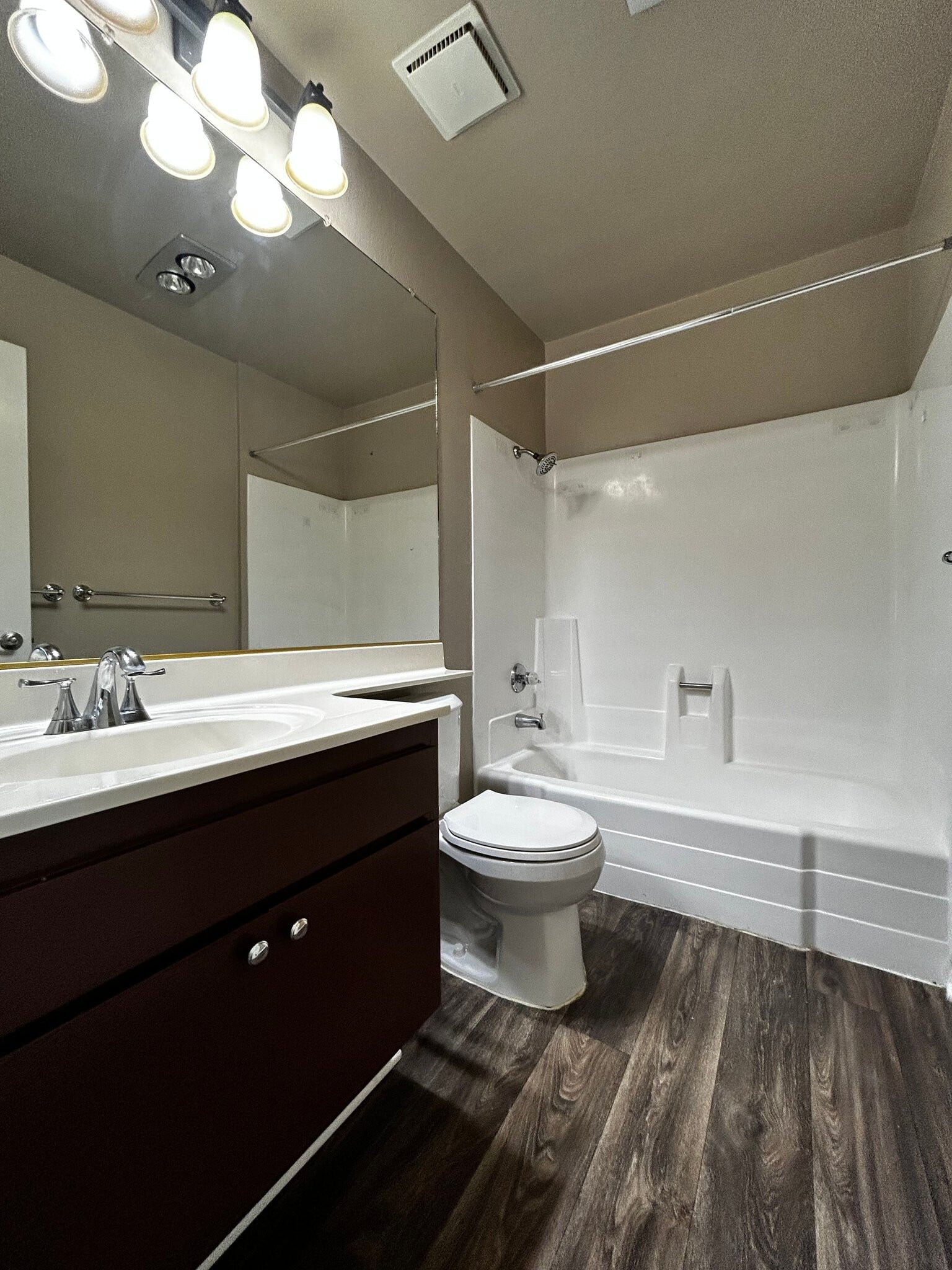 Building Photo - 344 S Arroyo Dr