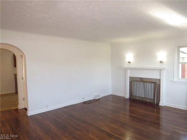 Building Photo - 6424 N Ridge Rd