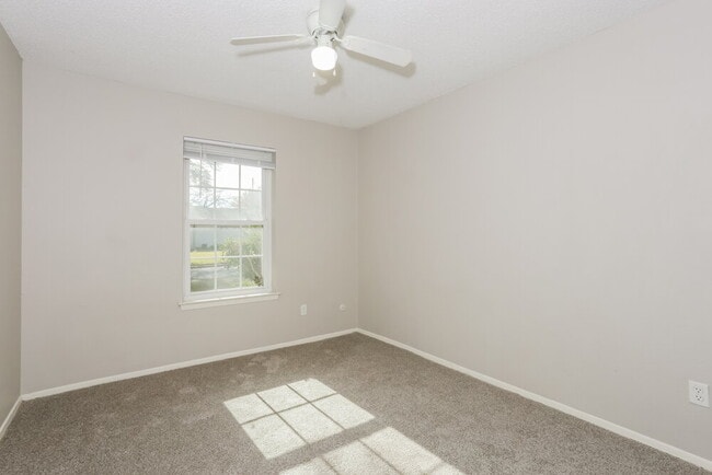 Building Photo - 1307 Columbine Ct